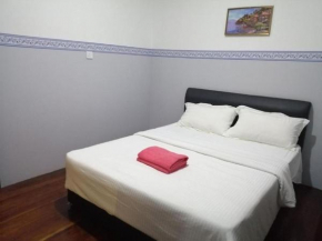 Room in Guest room - Standard Double Room with Ac in Kuching